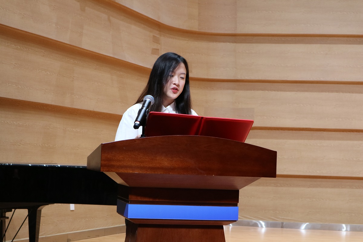 图6新生代表李燕嘉文发言.JPG